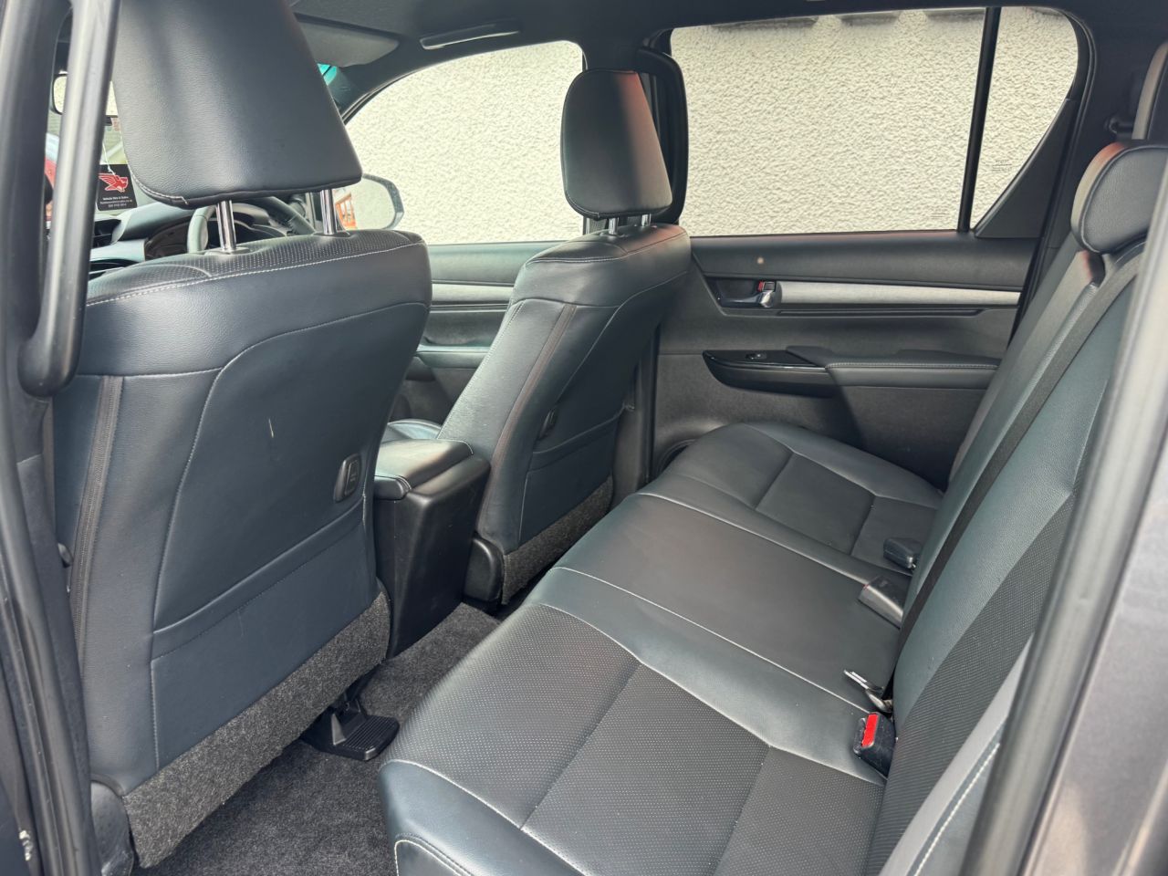 2021 TOYOTA HILUX 2.8 D-4D Invincible X Pickup Double Cab 4dr Diesel Auto 4WD Euro 6 (s/s) (2 - vehicle photo 10 for sale on PureCar