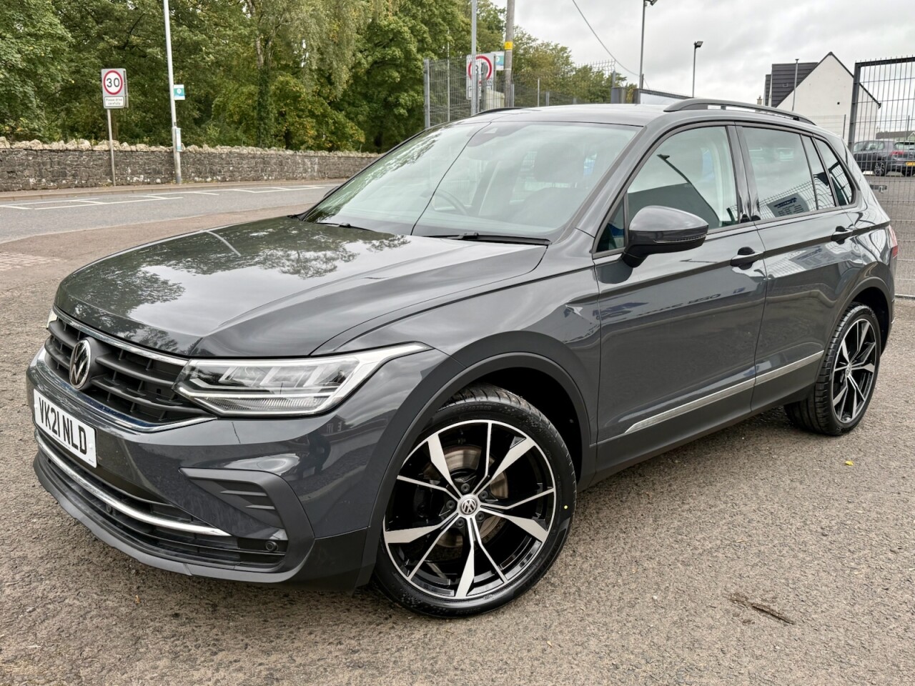 2021 VOLKSWAGEN TIGUAN 2.0 TDI Life SUV 5dr Diesel DSG Euro 6 (s/s) (150 ps) - vehicle photo 2 for sale on PureCar