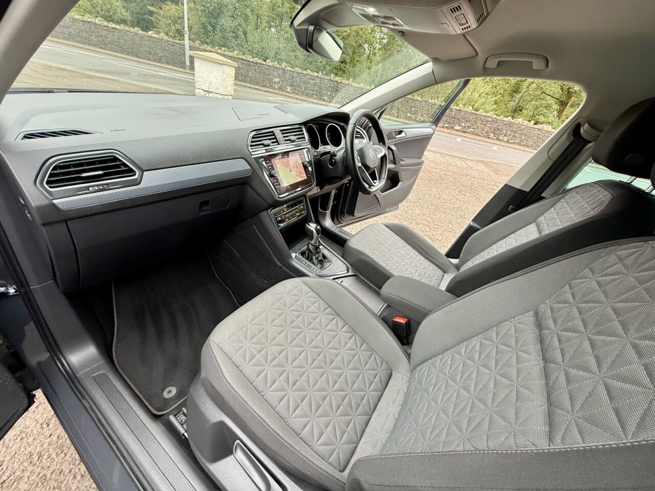 2021 VOLKSWAGEN TIGUAN 2.0 TDI Life SUV 5dr Diesel DSG Euro 6 (s/s) (150 ps) - vehicle photo 9 for sale on PureCar