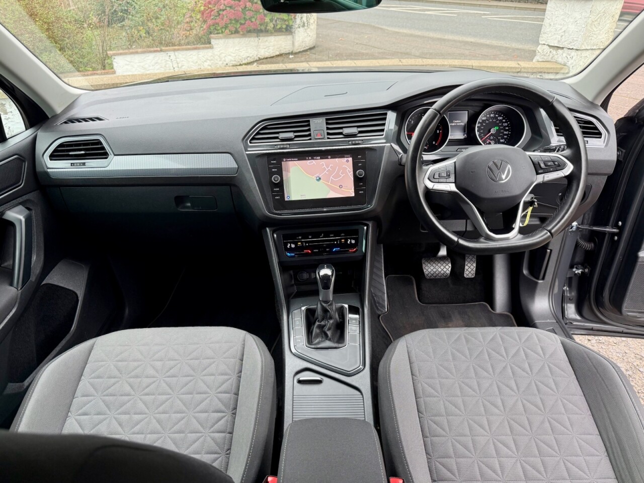 2021 VOLKSWAGEN TIGUAN 2.0 TDI Life SUV 5dr Diesel DSG Euro 6 (s/s) (150 ps) - vehicle photo 10 for sale on PureCar
