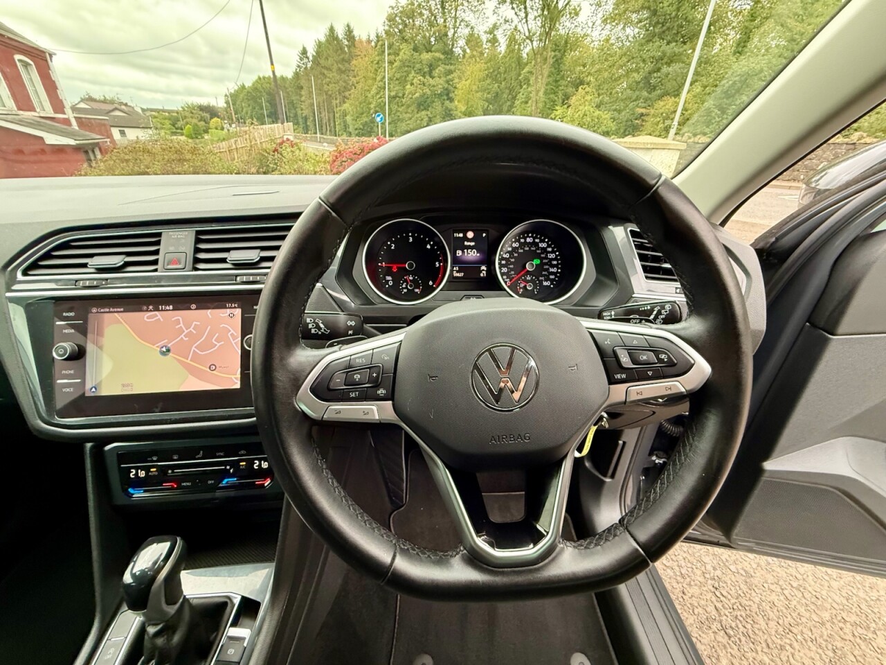 2021 VOLKSWAGEN TIGUAN 2.0 TDI Life SUV 5dr Diesel DSG Euro 6 (s/s) (150 ps) - vehicle photo 15 for sale on PureCar