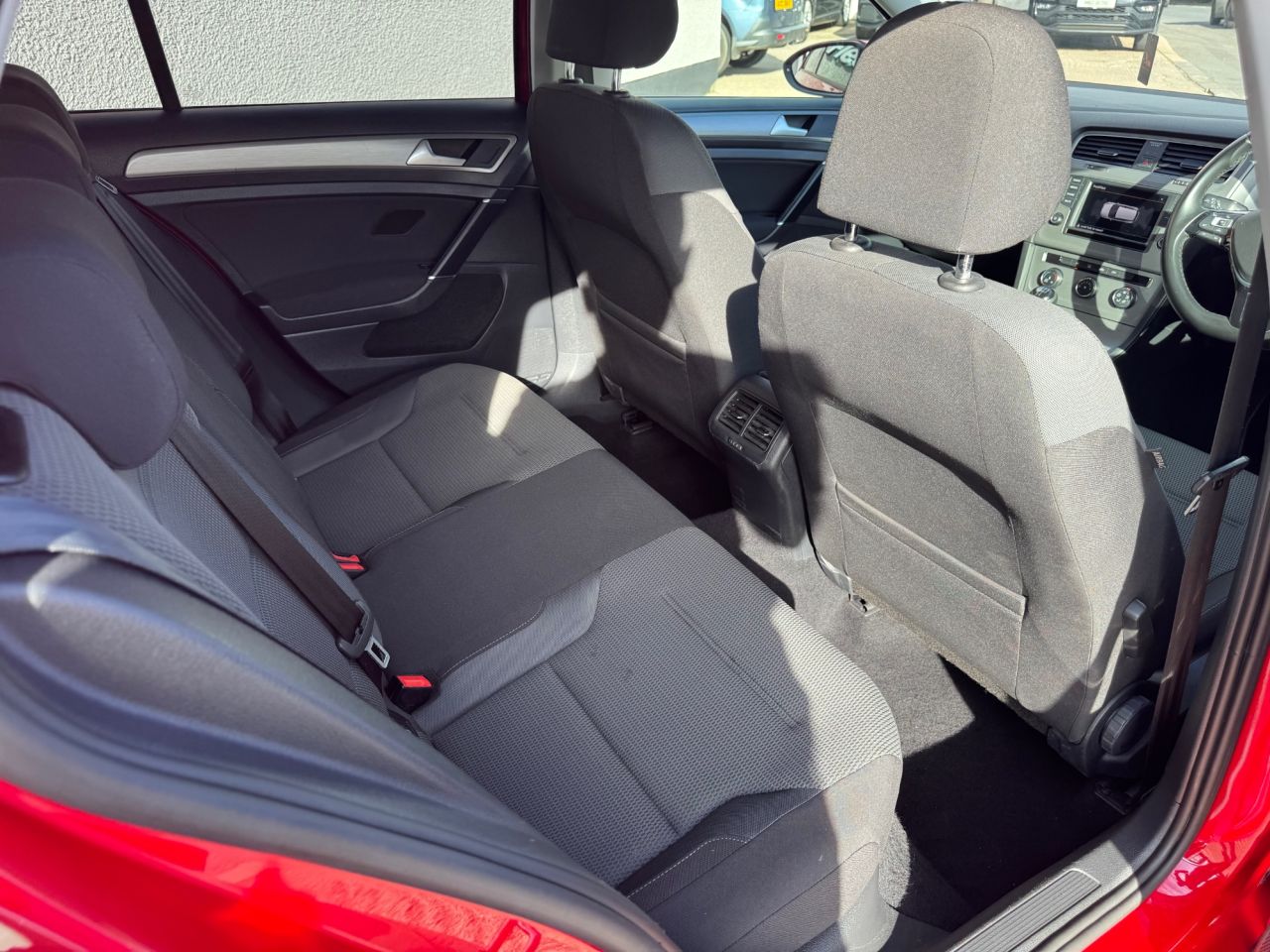 2016 VOLKSWAGEN GOLF 1.6 TDI BlueMotion Tech Match Hatchback 5dr Diesel Manual Euro 6 (s/s) (110 - vehicle photo 9 for sale on PureCar
