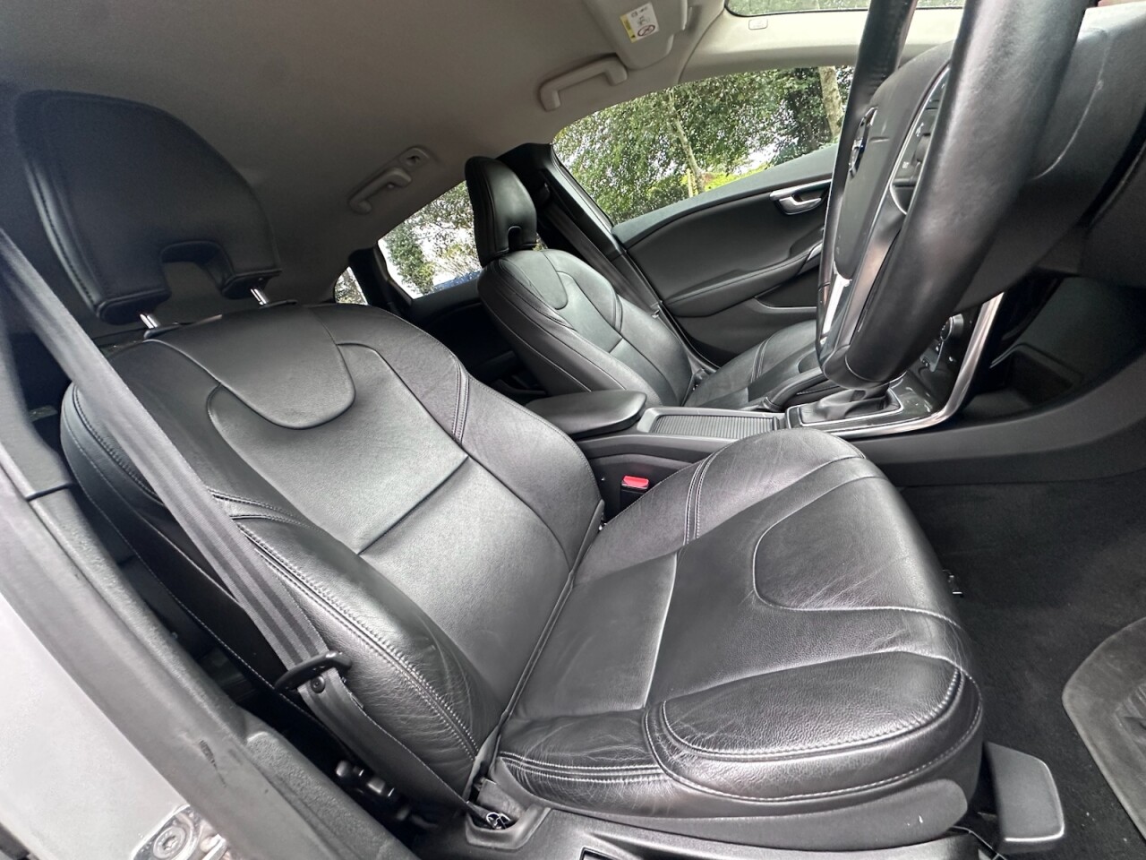 2019 VOLVO V40 1.5 T2 Momentum Edition Hatchback 5dr Petrol Auto Euro 6 (s/s) (122 ps) - vehicle photo 2 for sale on PureCar
