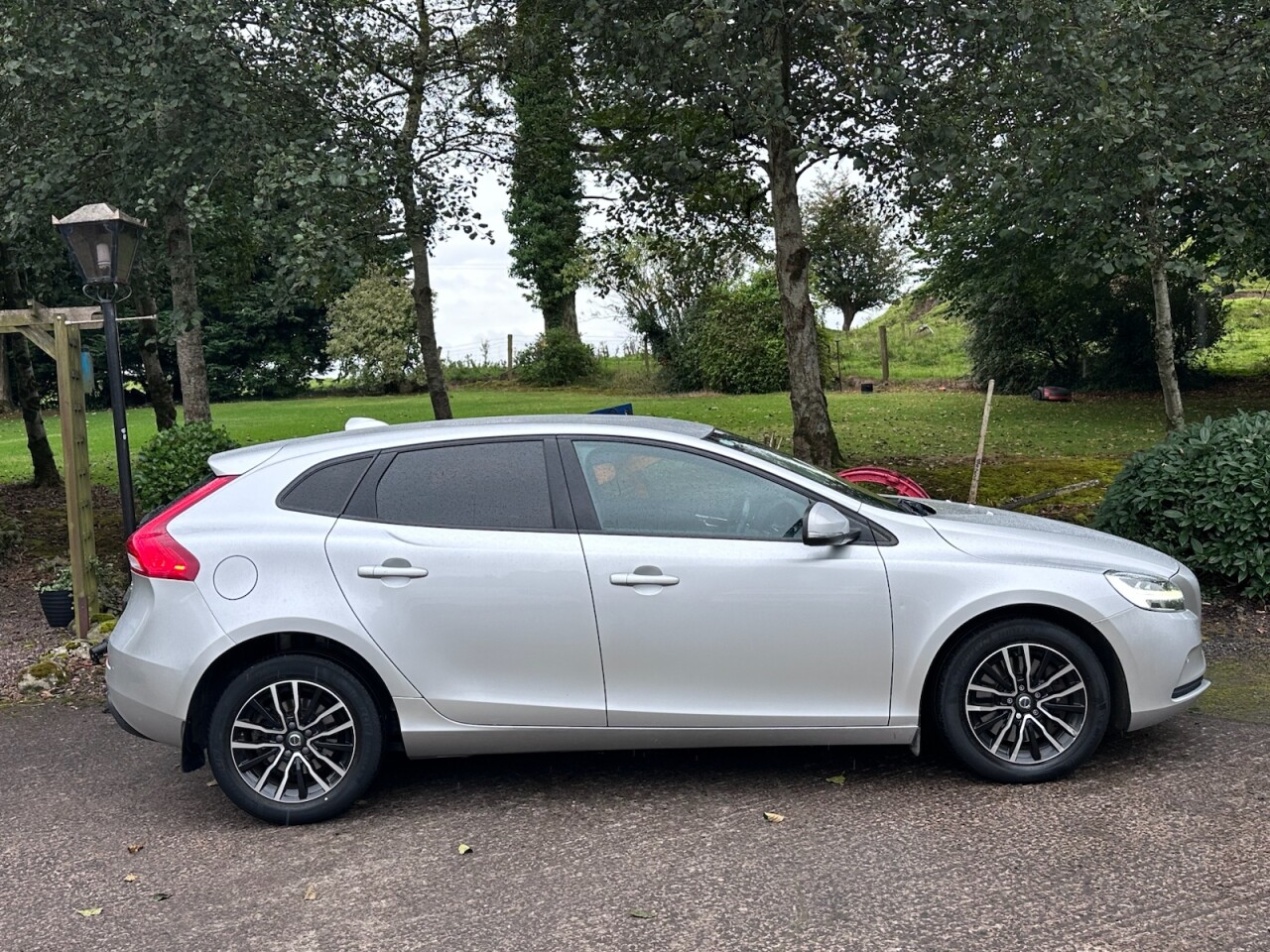 2019 VOLVO V40 1.5 T2 Momentum Edition Hatchback 5dr Petrol Auto Euro 6 (s/s) (122 ps) - vehicle photo 23 for sale on PureCar