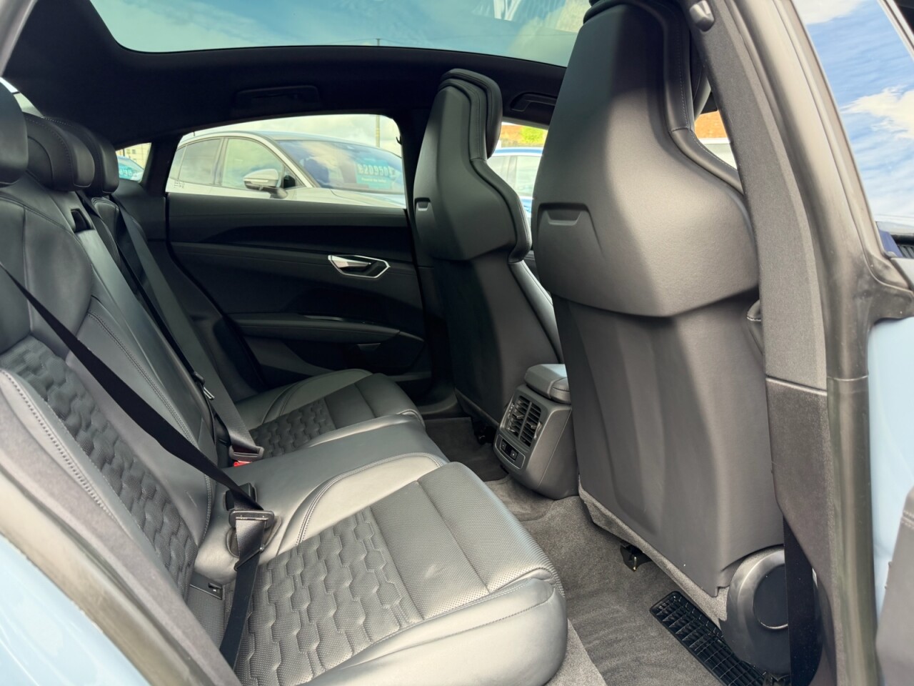 2023 AUDI E-TRON GT 93.4kWh Saloon 4dr Electric Auto quattro (476 ps) ONLY 28874 GENUINE LOW MI - vehicle photo 26 for sale on PureCar