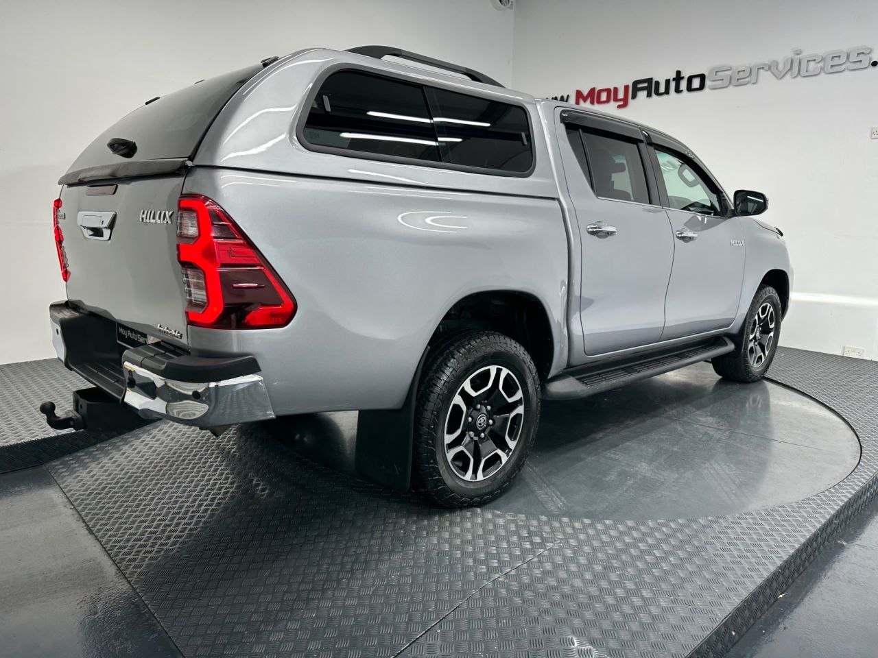 2022 TOYOTA HILUX 2.8 D-4D Invincible Pickup Double Cab 4dr Diesel Auto 4WD Euro 6 (s/s) (204 - vehicle photo 3 for sale on PureCar