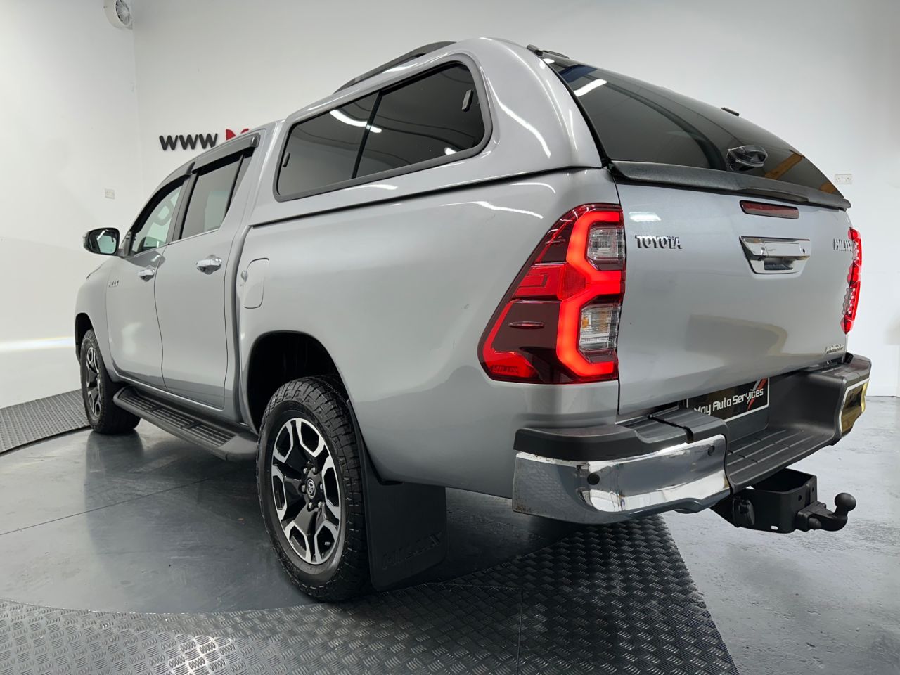 2022 TOYOTA HILUX 2.8 D-4D Invincible Pickup Double Cab 4dr Diesel Auto 4WD Euro 6 (s/s) (204 - vehicle photo 5 for sale on PureCar