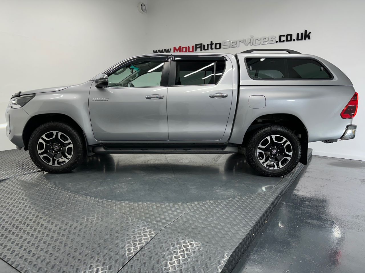 2022 TOYOTA HILUX 2.8 D-4D Invincible Pickup Double Cab 4dr Diesel Auto 4WD Euro 6 (s/s) (204 - vehicle photo 6 for sale on PureCar