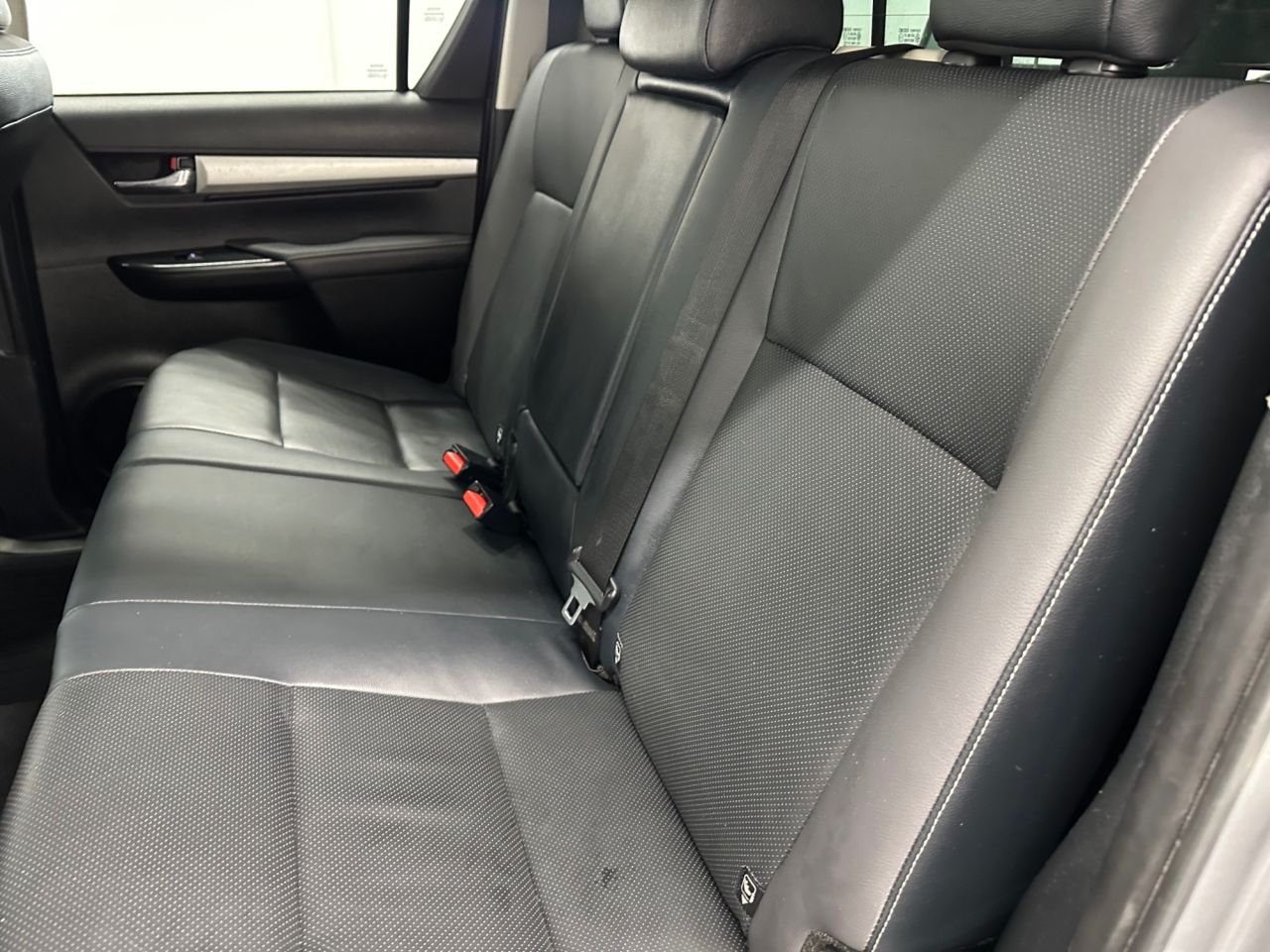 2022 TOYOTA HILUX 2.8 D-4D Invincible Pickup Double Cab 4dr Diesel Auto 4WD Euro 6 (s/s) (204 - vehicle photo 11 for sale on PureCar
