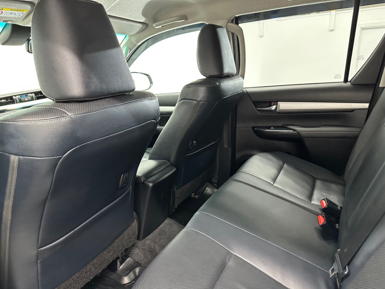 2022 TOYOTA HILUX 2.8 D-4D Invincible Pickup Double Cab 4dr Diesel Auto 4WD Euro 6 (s/s) (204 - vehicle photo 12 for sale on PureCar