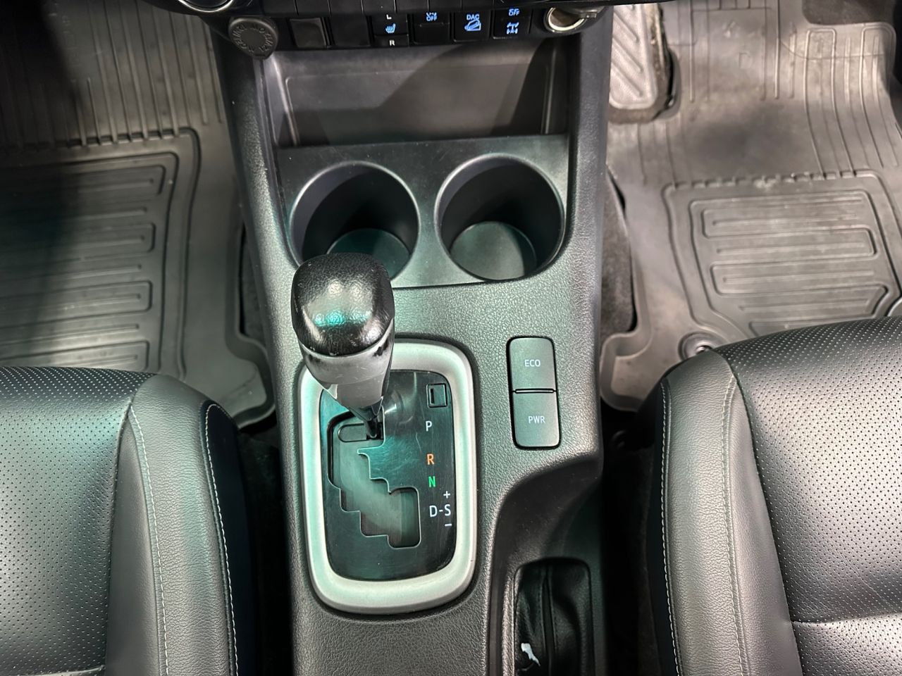2022 TOYOTA HILUX 2.8 D-4D Invincible Pickup Double Cab 4dr Diesel Auto 4WD Euro 6 (s/s) (204 - vehicle photo 18 for sale on PureCar
