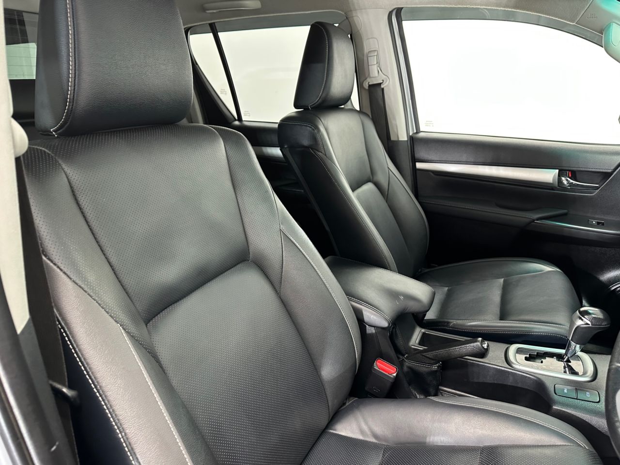 2022 TOYOTA HILUX 2.8 D-4D Invincible Pickup Double Cab 4dr Diesel Auto 4WD Euro 6 (s/s) (204 - vehicle photo 19 for sale on PureCar