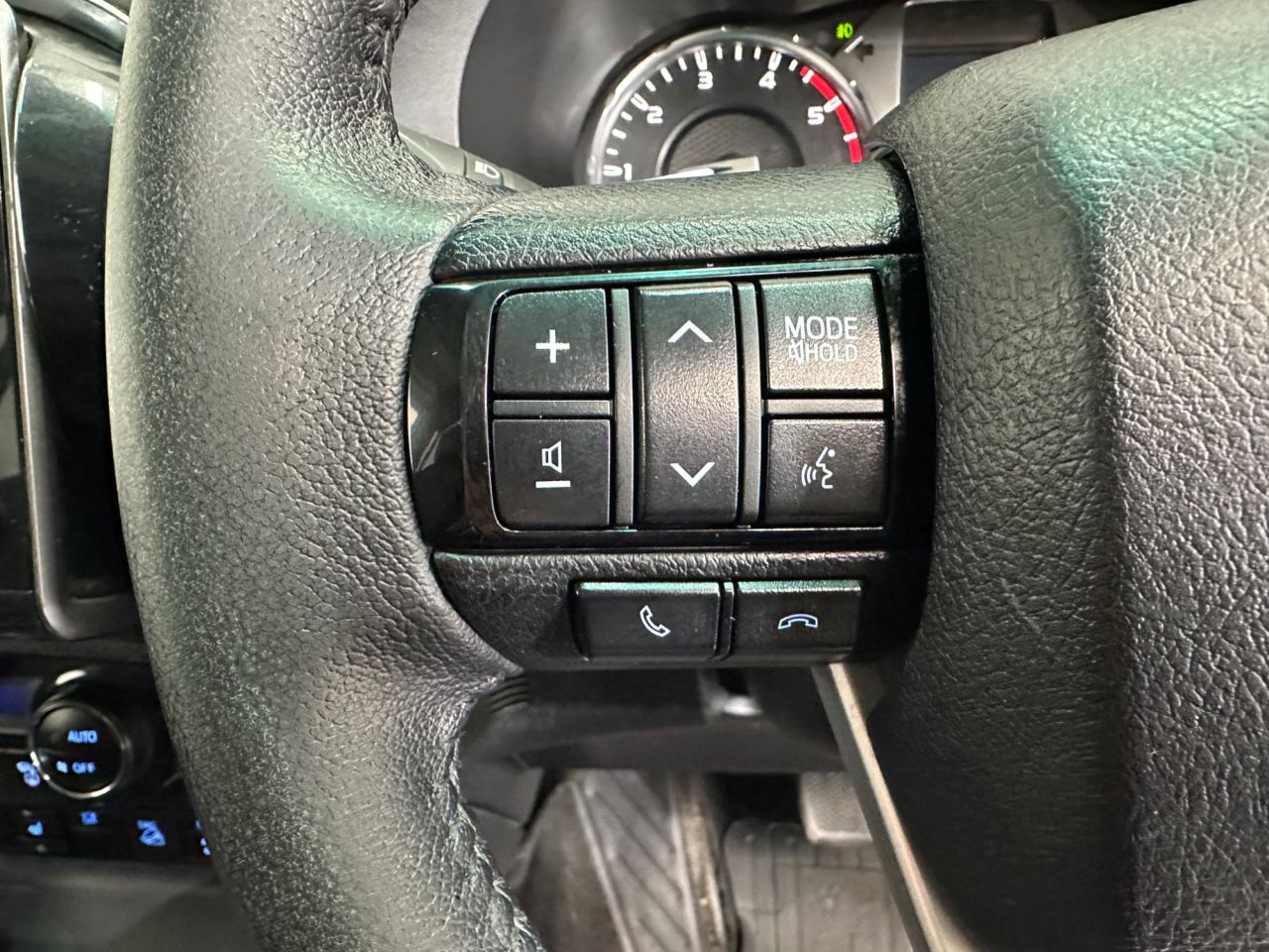 2022 TOYOTA HILUX 2.8 D-4D Invincible Pickup Double Cab 4dr Diesel Auto 4WD Euro 6 (s/s) (204 - vehicle photo 24 for sale on PureCar