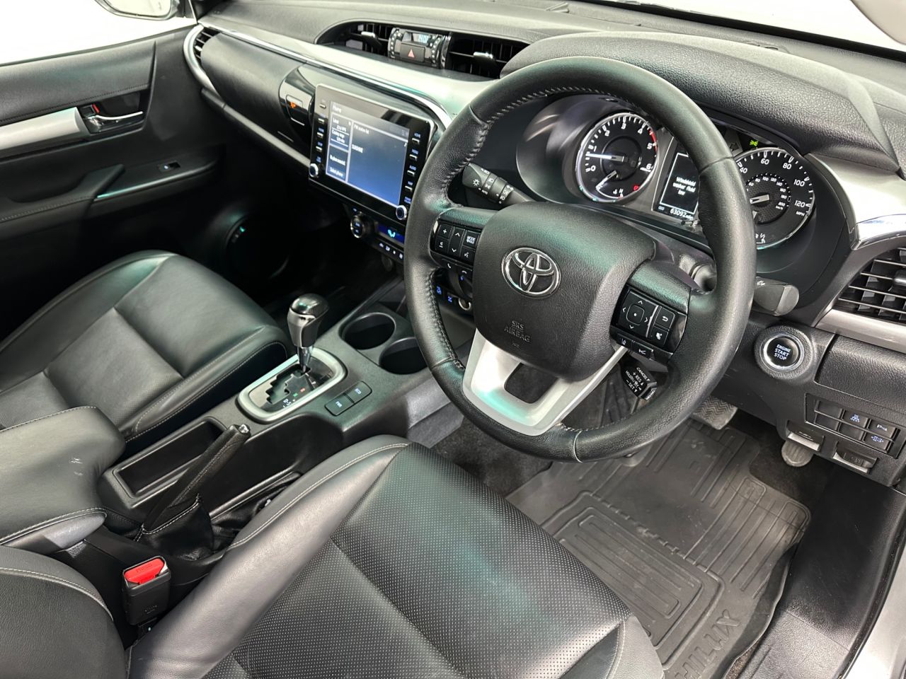2022 TOYOTA HILUX 2.8 D-4D Invincible Pickup Double Cab 4dr Diesel Auto 4WD Euro 6 (s/s) (204 - vehicle photo 27 for sale on PureCar
