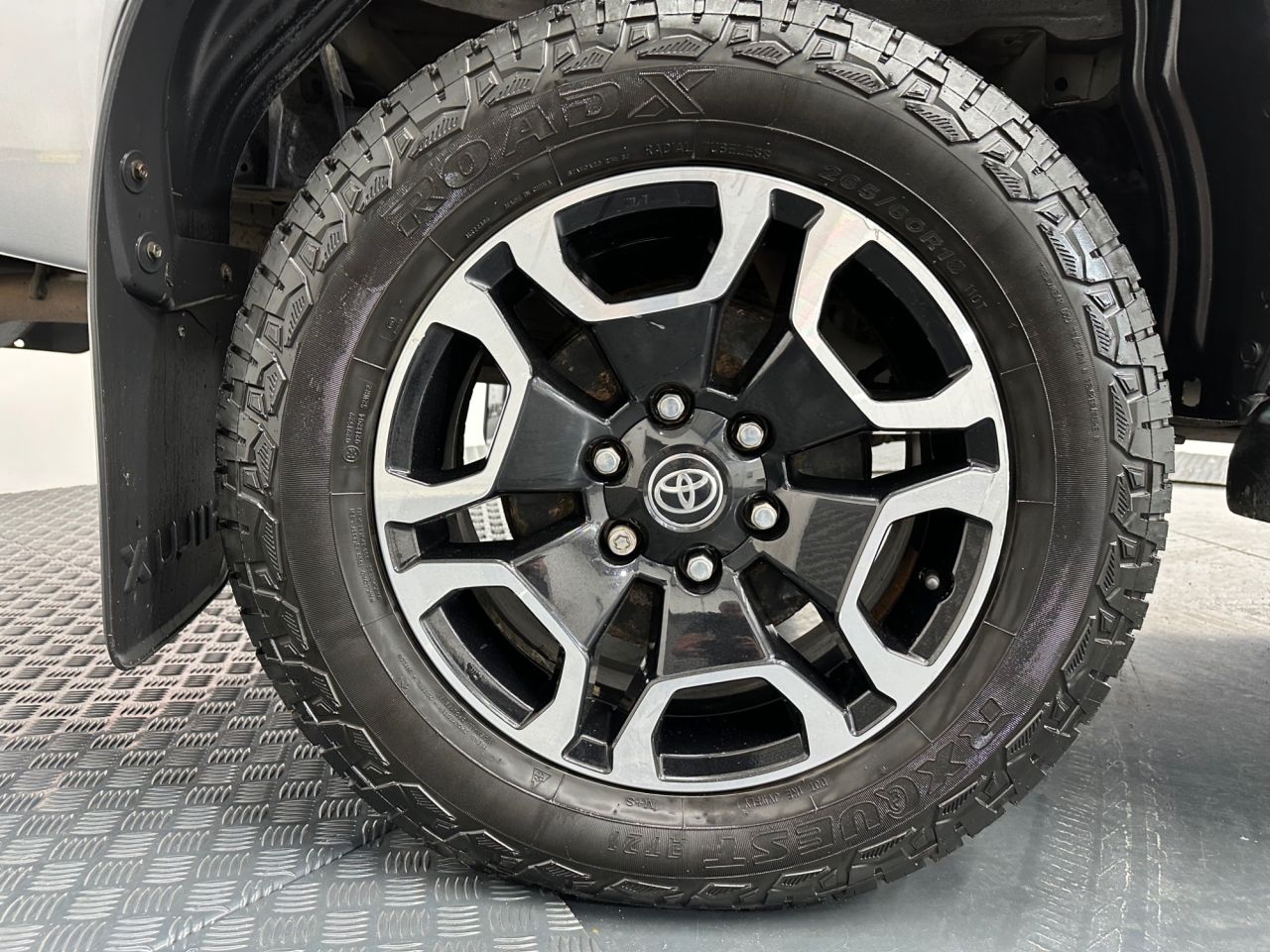 2022 TOYOTA HILUX 2.8 D-4D Invincible Pickup Double Cab 4dr Diesel Auto 4WD Euro 6 (s/s) (204 - vehicle photo 28 for sale on PureCar