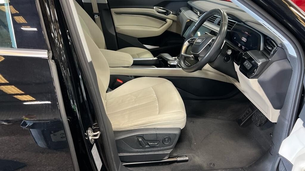 2020 Audi E-Tron — image 7