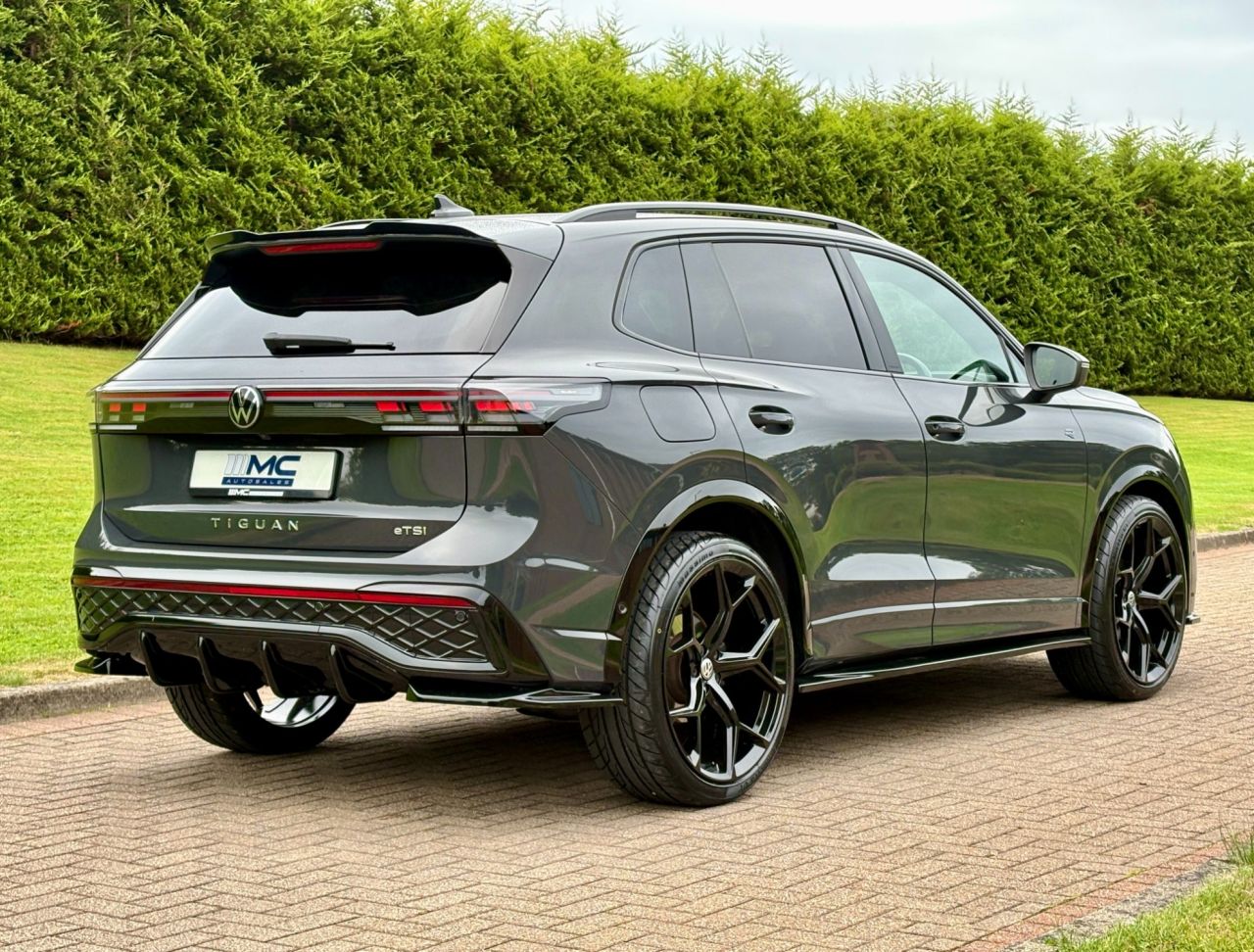 2024 VOLKSWAGEN TIGUAN 1.5 eTSI MHEV R-Line SUV 5dr Petrol Hybrid DSG Euro 6 (s/s) (150 ps) - vehicle photo 3 for sale on PureCar