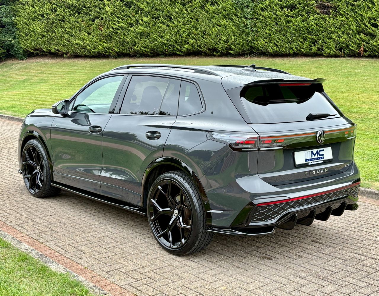 2024 VOLKSWAGEN TIGUAN 1.5 eTSI MHEV R-Line SUV 5dr Petrol Hybrid DSG Euro 6 (s/s) (150 ps) - vehicle photo 6 for sale on PureCar