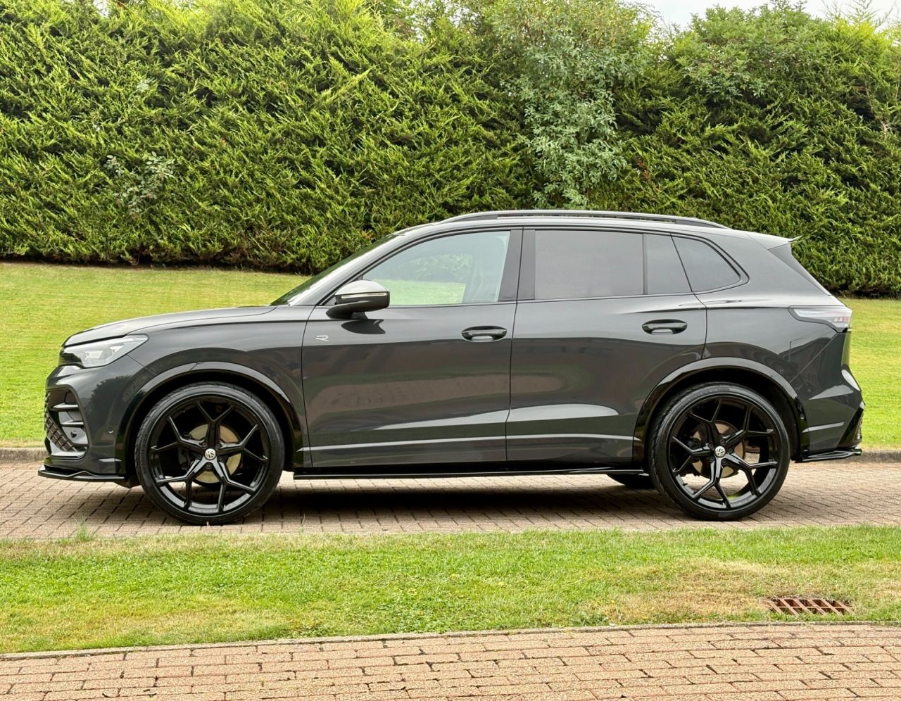 2024 VOLKSWAGEN TIGUAN 1.5 eTSI MHEV R-Line SUV 5dr Petrol Hybrid DSG Euro 6 (s/s) (150 ps) - vehicle photo 9 for sale on PureCar