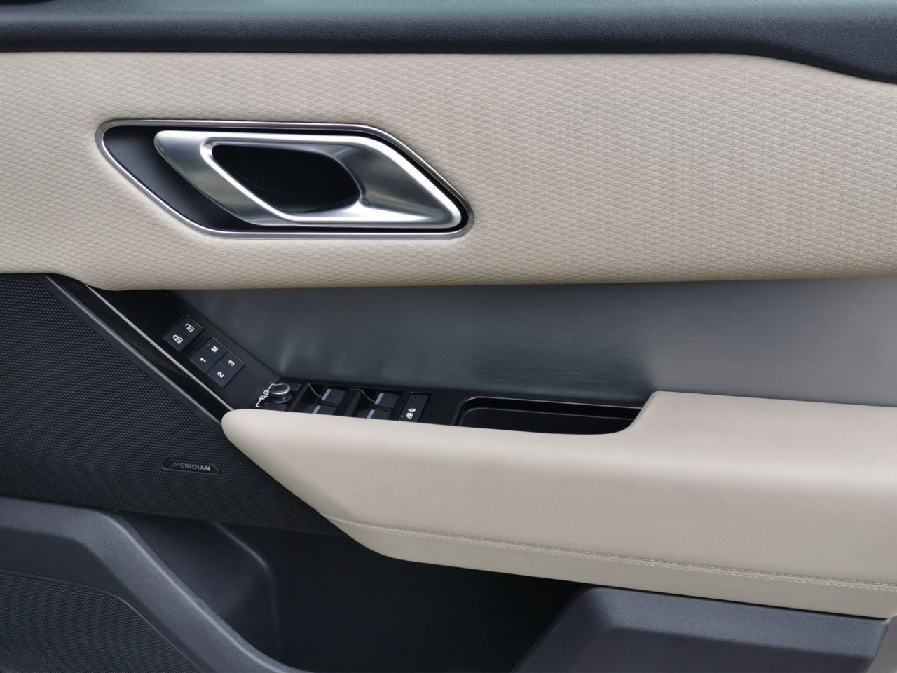 2023 LAND ROVER RANGE ROVER VELAR 2.0 D200 MHEV R-Dynamic SE SUV 5dr Diesel Auto 4WD Euro 6 (s/s) (204 ps) Lo - vehicle photo 12 for sale on PureCar