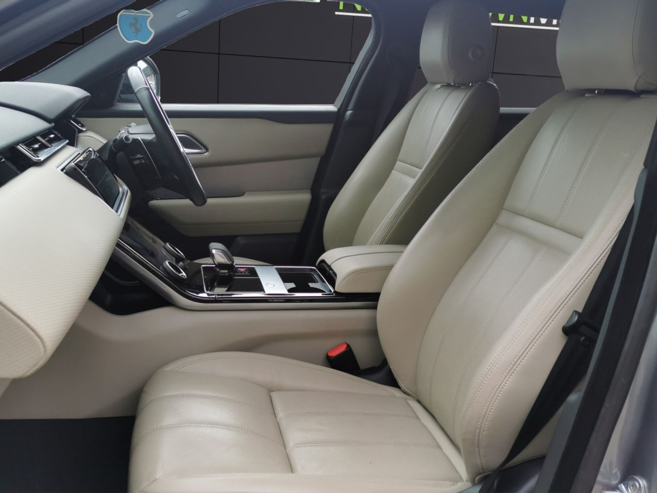 2023 LAND ROVER RANGE ROVER VELAR 2.0 D200 MHEV R-Dynamic SE SUV 5dr Diesel Auto 4WD Euro 6 (s/s) (204 ps) Lo - vehicle photo 18 for sale on PureCar