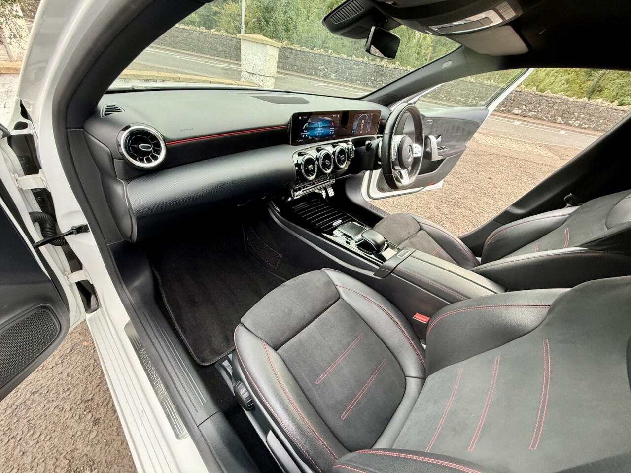 2019 MERCEDES A CLASS 1.5 A180d AMG Line (Executive) Hatchback 5dr Diesel 7G-DCT Euro 6 (s/s) (11 - vehicle photo 9 for sale on PureCar