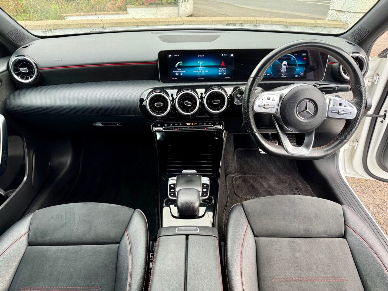 2019 MERCEDES A CLASS 1.5 A180d AMG Line (Executive) Hatchback 5dr Diesel 7G-DCT Euro 6 (s/s) (11 - vehicle photo 10 for sale on PureCar