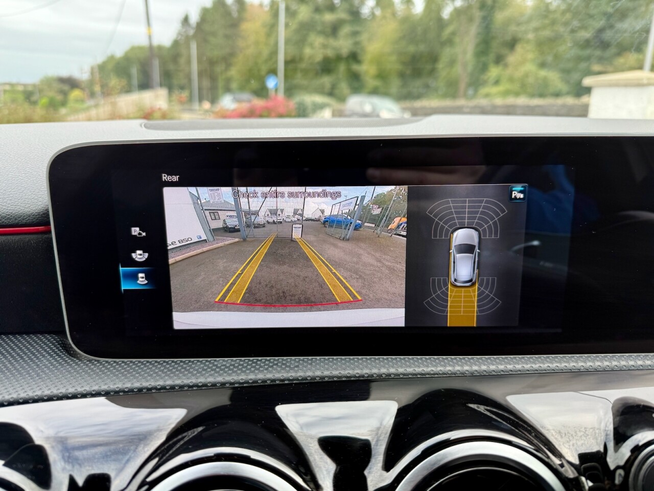 2019 MERCEDES A CLASS 1.5 A180d AMG Line (Executive) Hatchback 5dr Diesel 7G-DCT Euro 6 (s/s) (11 - vehicle photo 16 for sale on PureCar