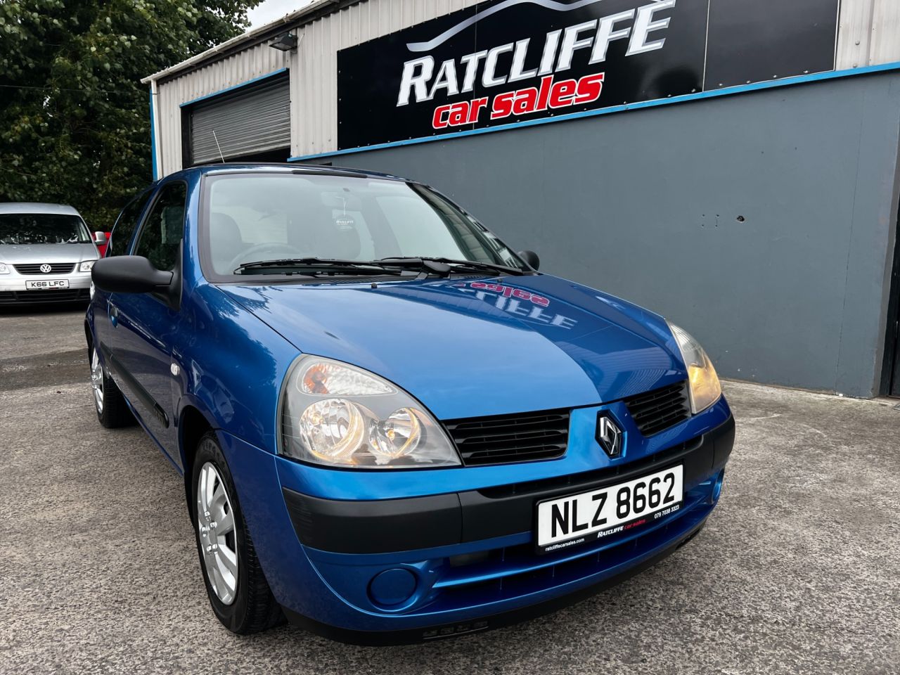 2005 RENAULT CLIO 1.4 16v Expression Hatchback 3dr Petrol Automatic (174 g/km, 98 bhp) - vehicle photo 2 for sale on PureCar
