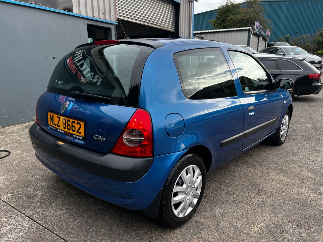 2005 RENAULT CLIO 1.4 16v Expression Hatchback 3dr Petrol Automatic (174 g/km, 98 bhp) - vehicle photo 6 for sale on PureCar