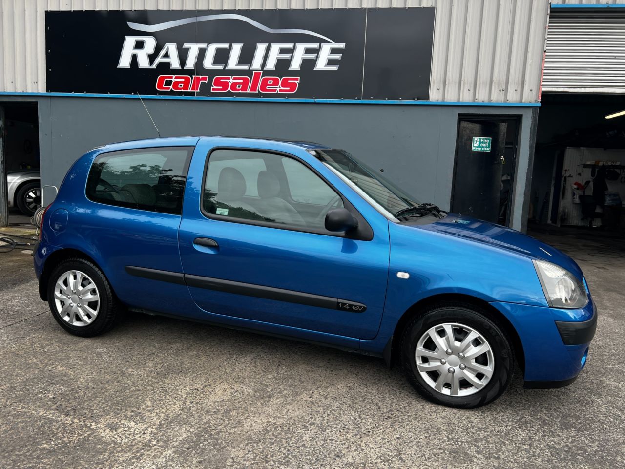 2005 RENAULT CLIO 1.4 16v Expression Hatchback 3dr Petrol Automatic (174 g/km, 98 bhp) - vehicle photo 7 for sale on PureCar