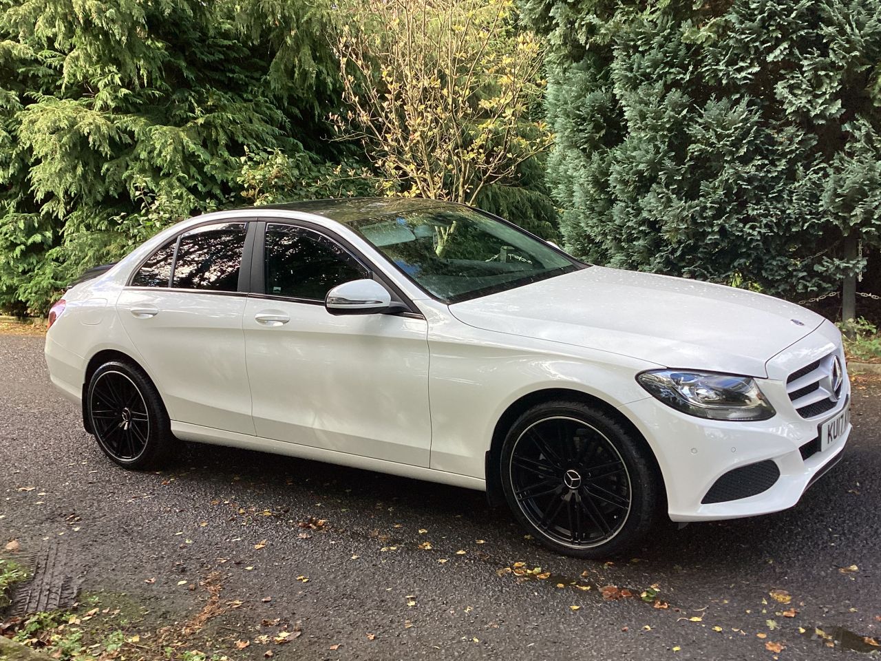 2017 MERCEDES C CLASS 2.1 C220d SE Executive Edition Saloon 4dr Diesel G-Tronic+ Euro 6 (s/s) (17 - vehicle photo 4 for sale on PureCar
