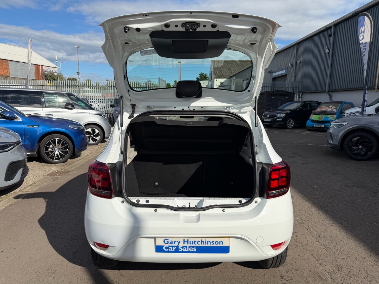2019 DACIA SANDERO 1.0 SCe Essential Hatchback 5dr Petrol Manual Euro 6 (75 ps) ONLY 39250 GEN - vehicle photo 18 for sale on PureCar