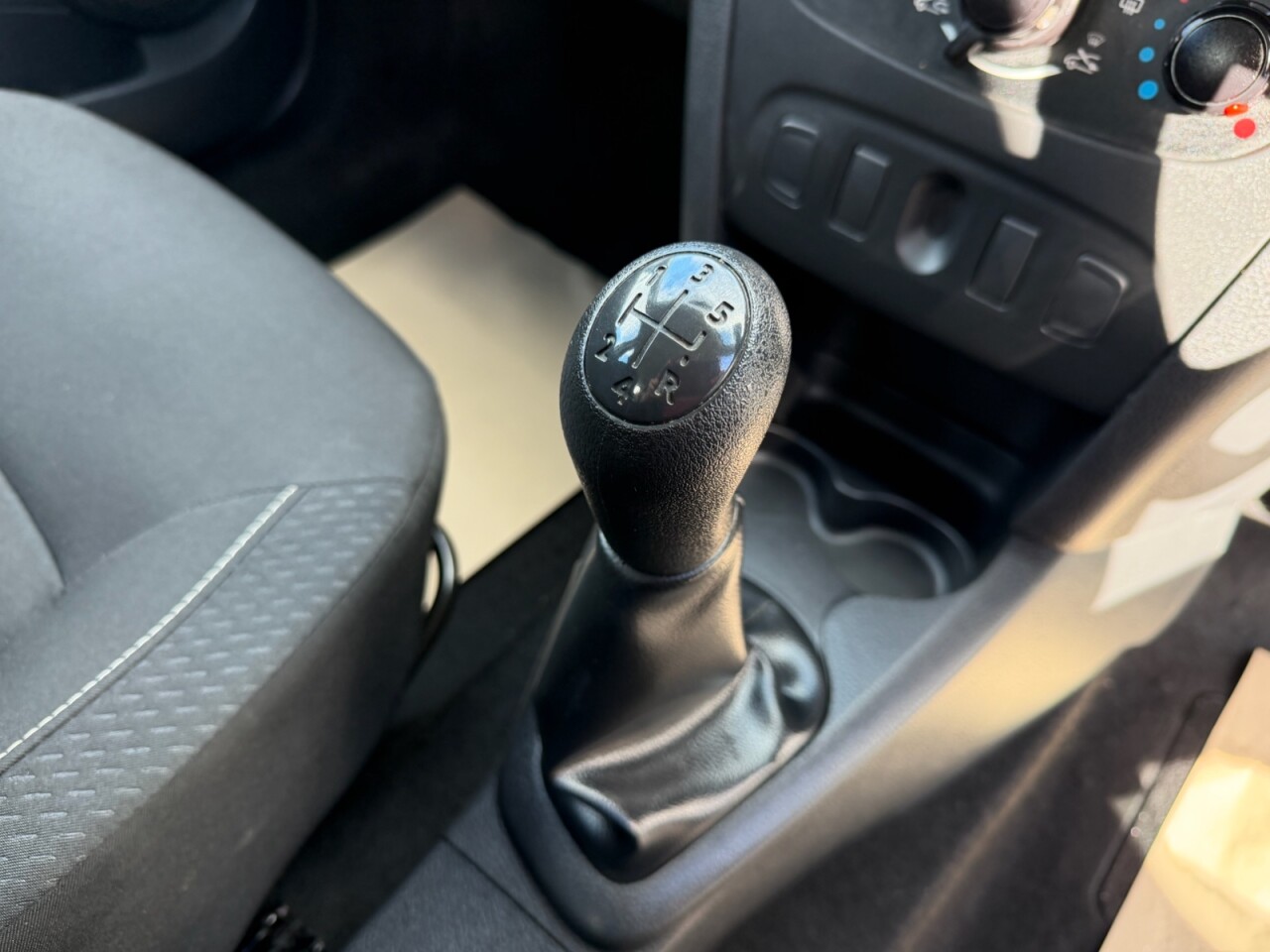 2019 DACIA SANDERO 1.0 SCe Essential Hatchback 5dr Petrol Manual Euro 6 (75 ps) ONLY 39250 GEN - vehicle photo 11 for sale on PureCar