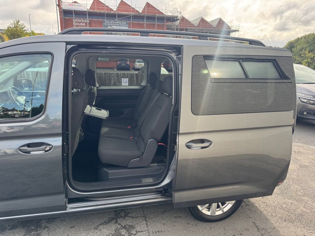 2023 Volkswagen Caddy Maxi — image 2