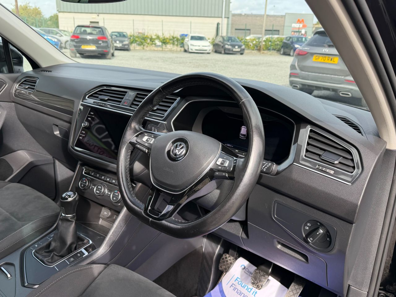 2018 VOLKSWAGEN TIGUAN 2.0 TDI SEL SUV 5dr Diesel Manual Euro 6 (s/s) (150 ps) - vehicle photo 10 for sale on PureCar
