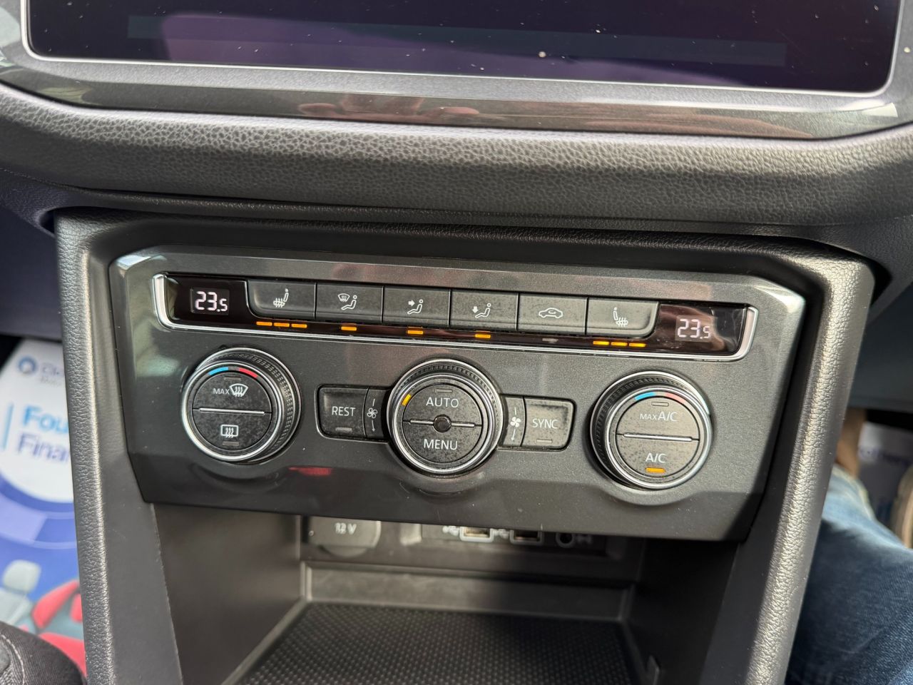 2018 VOLKSWAGEN TIGUAN 2.0 TDI SEL SUV 5dr Diesel Manual Euro 6 (s/s) (150 ps) - vehicle photo 13 for sale on PureCar