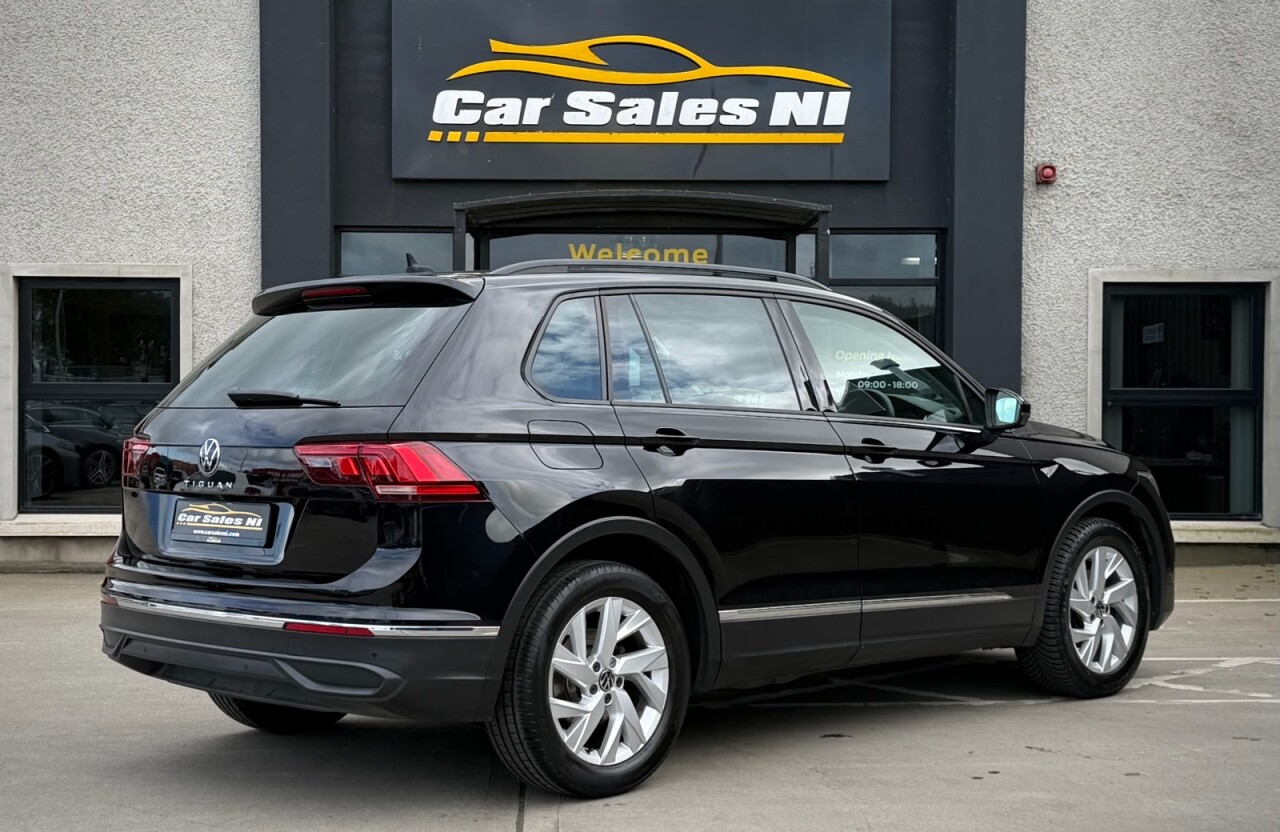 2021 VOLKSWAGEN TIGUAN 2.0 TDI Life SUV 5dr Diesel DSG Euro 6 (s/s) (150 ps) - vehicle photo 3 for sale on PureCar