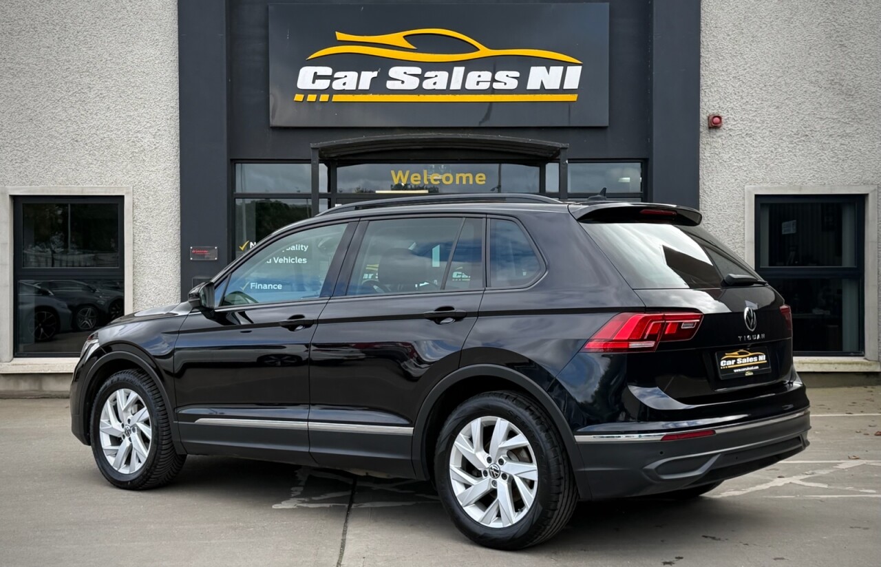 2021 VOLKSWAGEN TIGUAN 2.0 TDI Life SUV 5dr Diesel DSG Euro 6 (s/s) (150 ps) - vehicle photo 4 for sale on PureCar