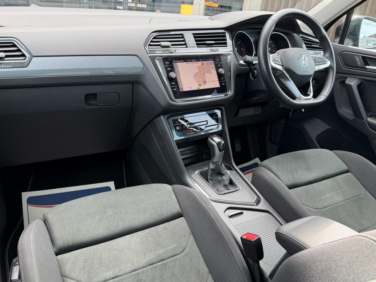 2021 VOLKSWAGEN TIGUAN 2.0 TDI Life SUV 5dr Diesel DSG Euro 6 (s/s) (150 ps) - vehicle photo 8 for sale on PureCar
