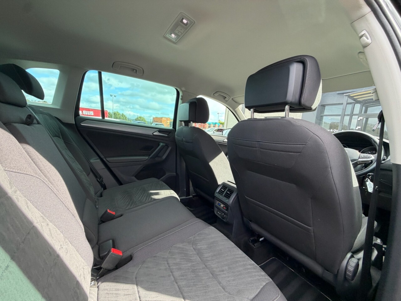 2021 VOLKSWAGEN TIGUAN 2.0 TDI Life SUV 5dr Diesel DSG Euro 6 (s/s) (150 ps) - vehicle photo 10 for sale on PureCar
