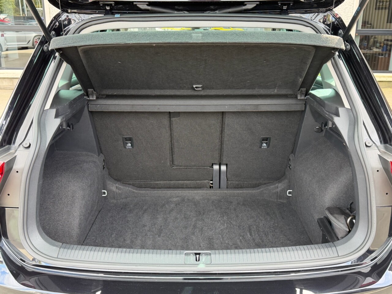 2021 VOLKSWAGEN TIGUAN 2.0 TDI Life SUV 5dr Diesel DSG Euro 6 (s/s) (150 ps) - vehicle photo 16 for sale on PureCar