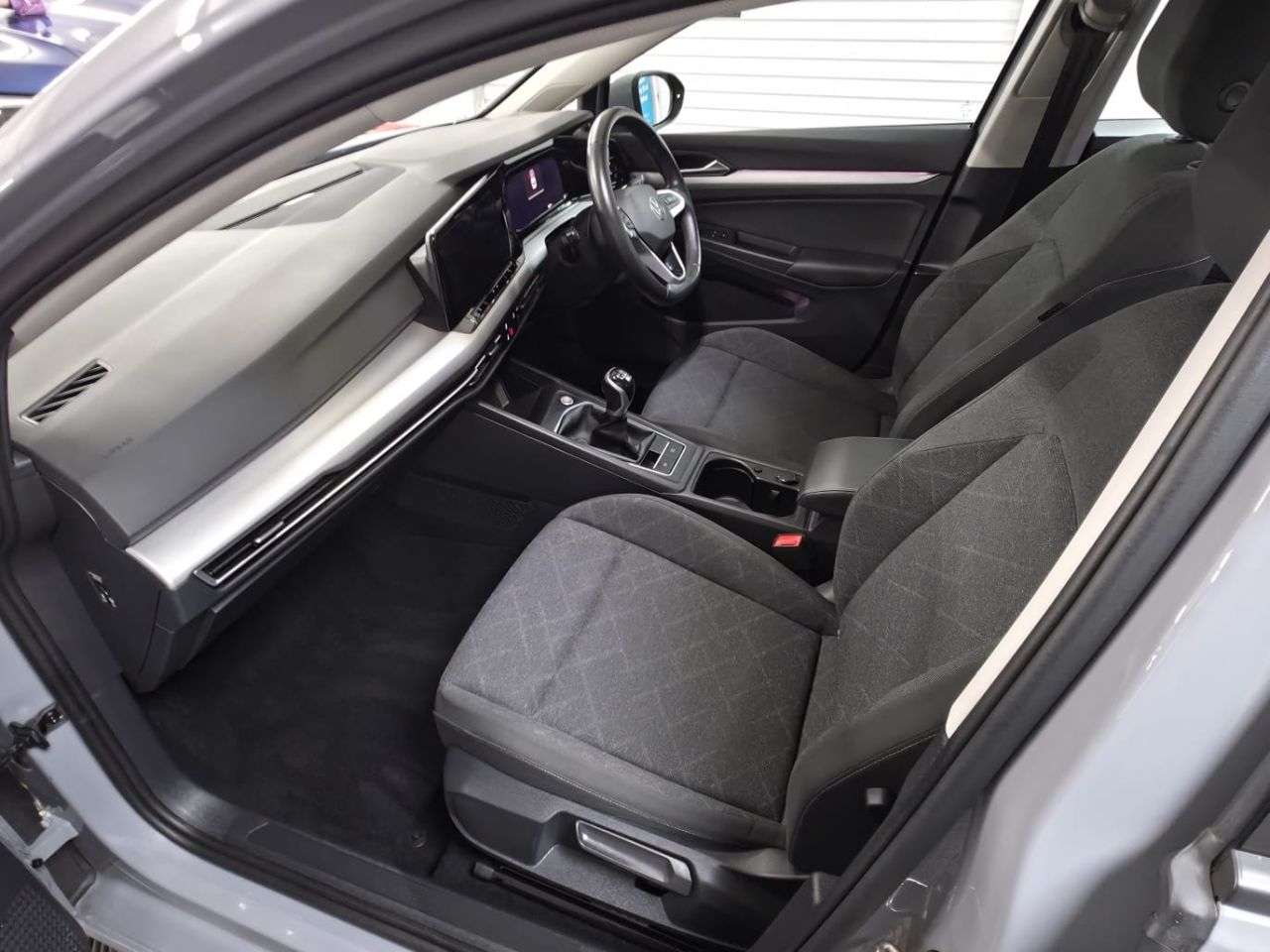 2023 VOLKSWAGEN GOLF 2.0 TDI Life Hatchback 5dr Diesel Manual Euro 6 (s/s) (115 ps) 1 Owner from - vehicle photo 11 for sale on PureCar