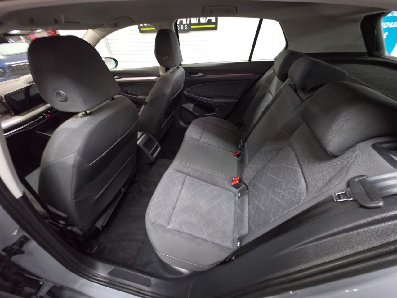 2023 VOLKSWAGEN GOLF 2.0 TDI Life Hatchback 5dr Diesel Manual Euro 6 (s/s) (115 ps) 1 Owner from - vehicle photo 14 for sale on PureCar