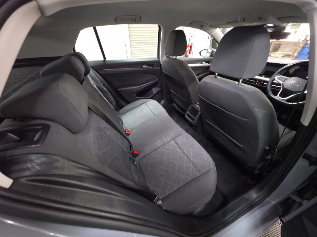 2023 VOLKSWAGEN GOLF 2.0 TDI Life Hatchback 5dr Diesel Manual Euro 6 (s/s) (115 ps) 1 Owner from - vehicle photo 17 for sale on PureCar