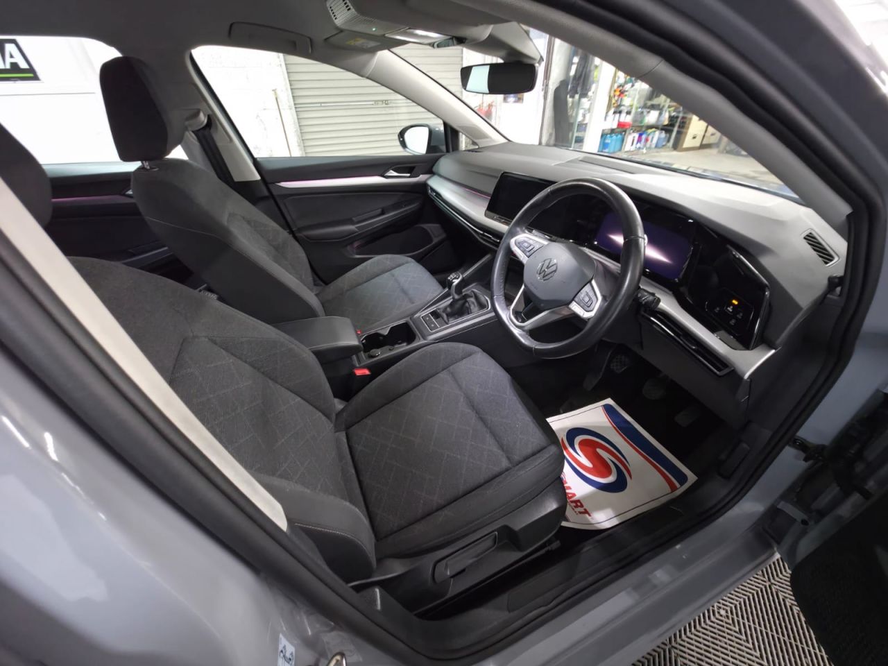 2023 VOLKSWAGEN GOLF 2.0 TDI Life Hatchback 5dr Diesel Manual Euro 6 (s/s) (115 ps) 1 Owner from - vehicle photo 18 for sale on PureCar