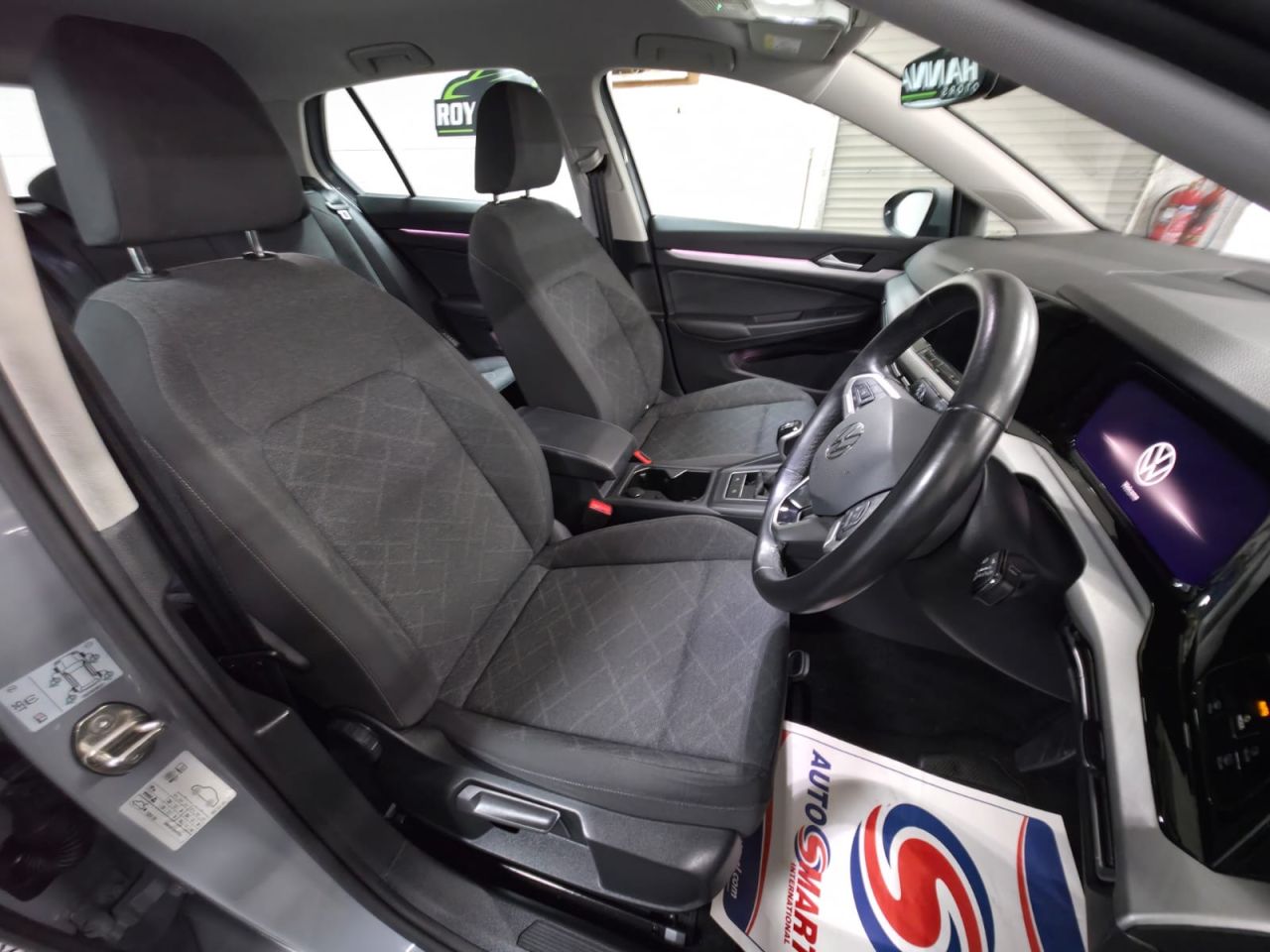 2023 VOLKSWAGEN GOLF 2.0 TDI Life Hatchback 5dr Diesel Manual Euro 6 (s/s) (115 ps) 1 Owner from - vehicle photo 19 for sale on PureCar