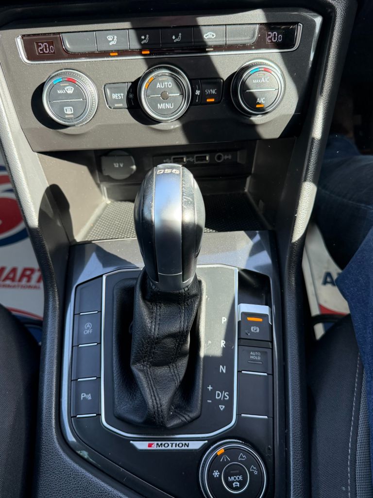 2018 VOLKSWAGEN TIGUAN 2.0 TDI SE Navigation SUV 5dr Diesel DSG 4Motion Euro 6 (s/s) (150 ps) - vehicle photo 11 for sale on PureCar