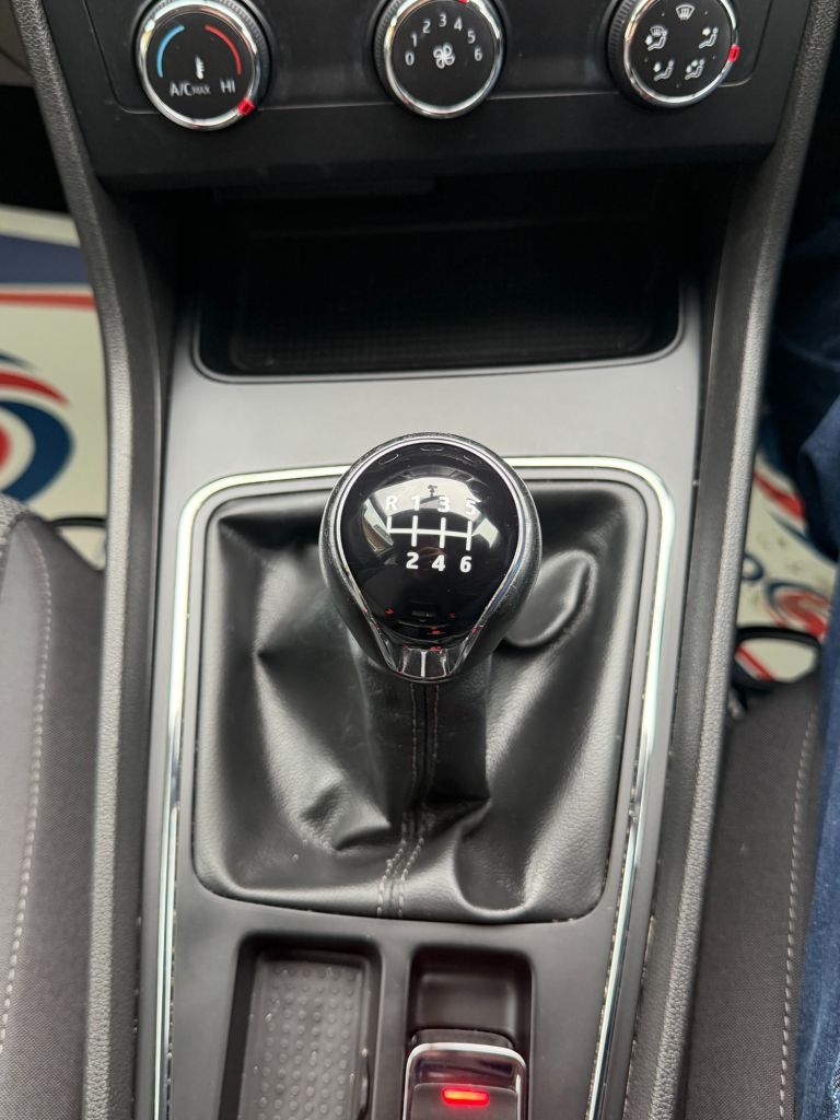 2020 SEAT LEON 1.0 TSI SE Dynamic Hatchback 5dr Petrol Manual Euro 6 (s/s) (115 ps) - vehicle photo 9 for sale on PureCar