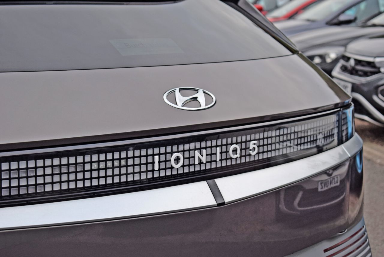 2022 HYUNDAI IONIQ 5 58kWh Ultimate Hatchback 5dr Electric Auto (170 ps) Good Service History - vehicle photo 13 for sale on PureCar